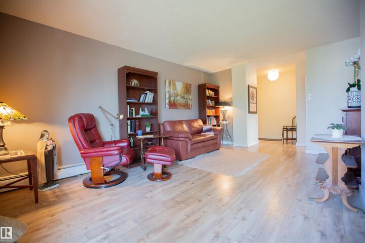 Photo de la propriété:  11112 129 Street NW 33  AB T5M 0Y5 