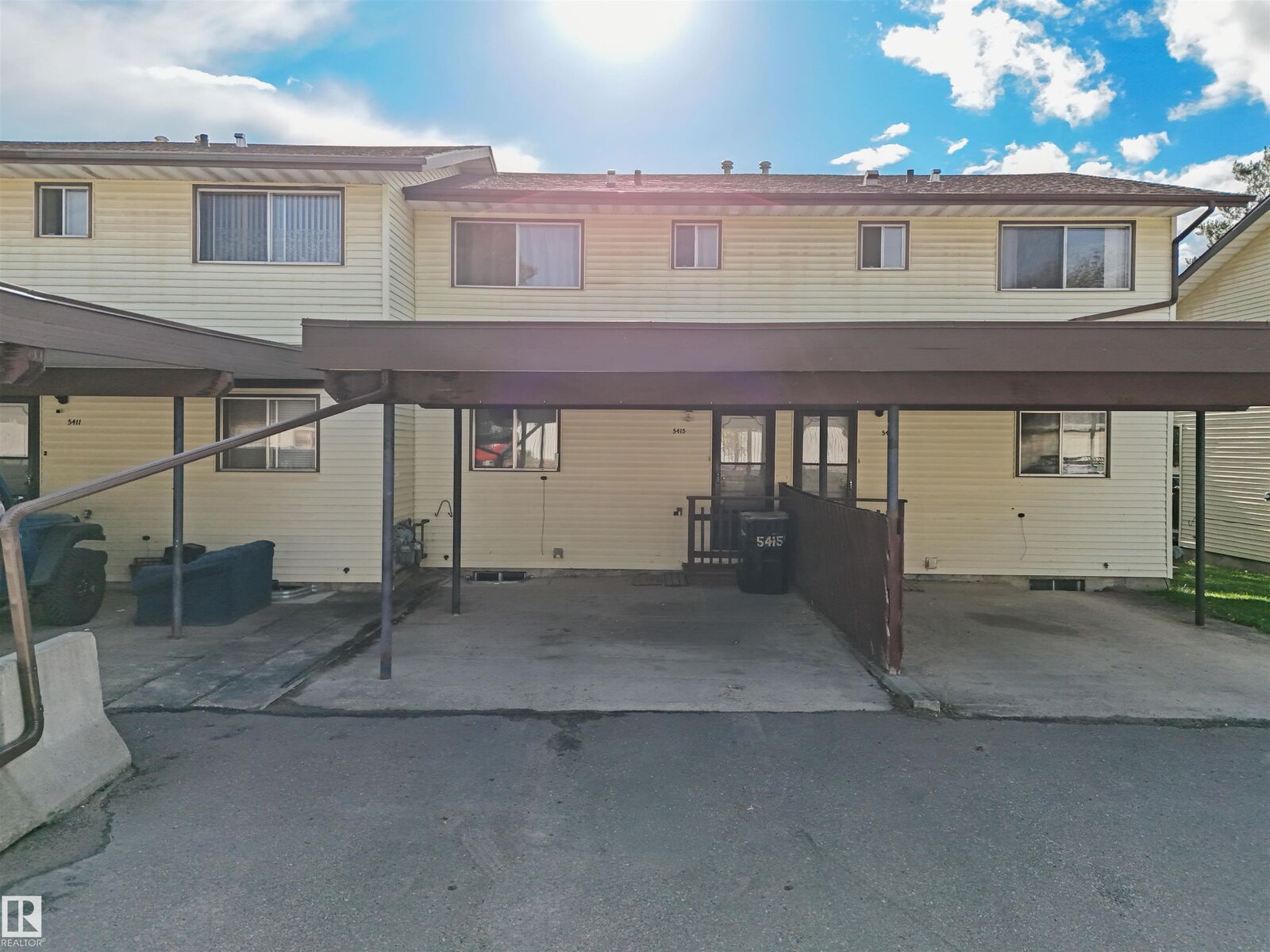 Photo de la propriété: 5415 45 Avenue AB T7A 1K6