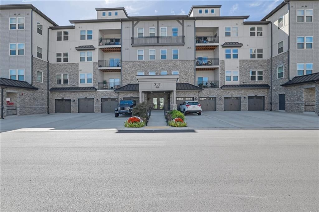 Property Photo: 3211 Orwell Way 4404 GA 30041
