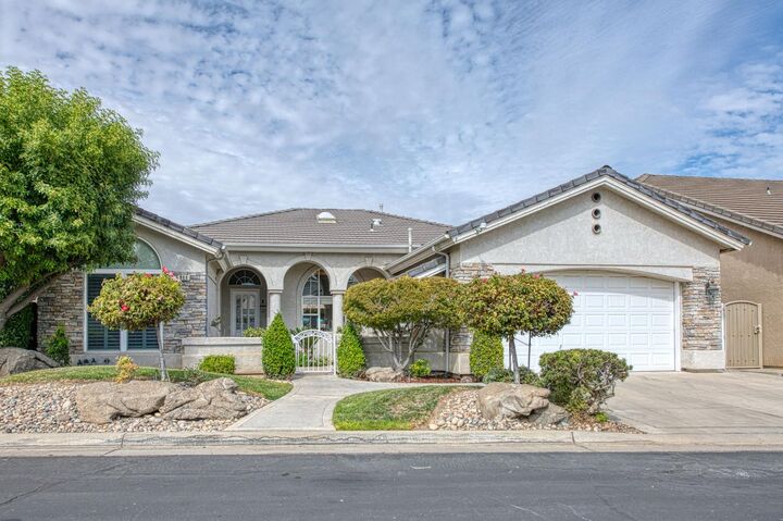 844 E Green Acres Drive  Fresno CA 93720 photo