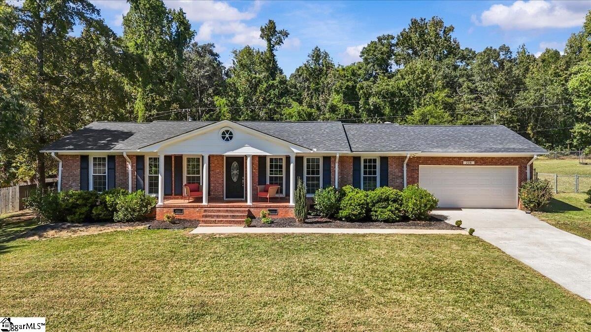 Property Photo:  208 Briarwood Drive  SC 29627 