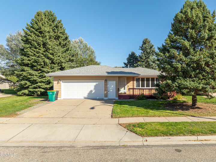 1519 Richmond Drive  Bismarck ND 58504 photo