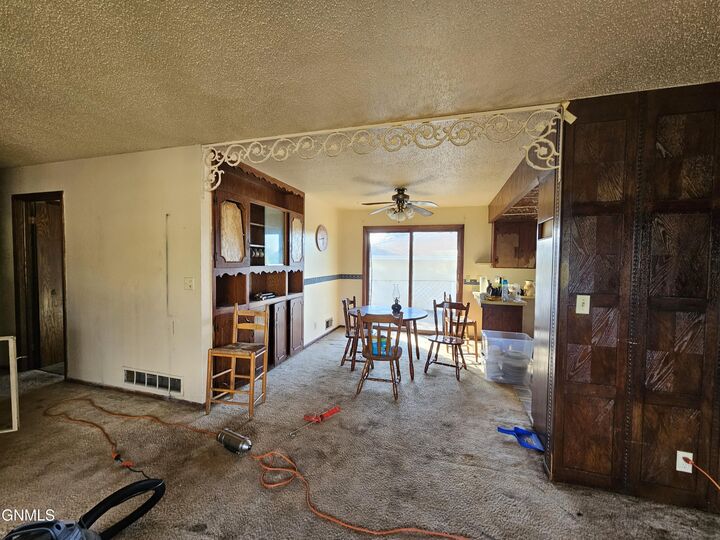 Property Photo: 401 E Interstate Avenue E ND 58503