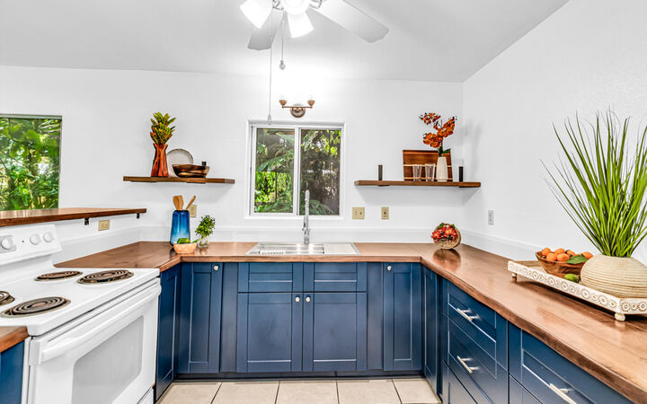 Property Photo:  13-3548 Alapai St  HI 96778 