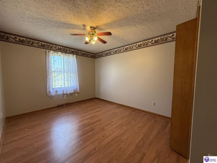 Property Photo:  6106 Flaherty Road  KY 40175