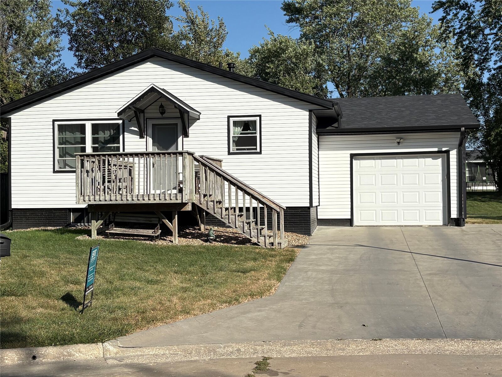 Property Photo: 7 Beck Court IA 50112