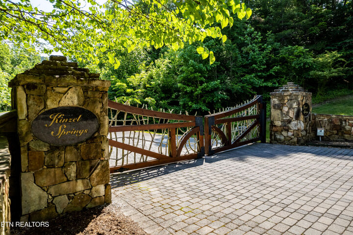 Property Photo: 454 Mt. John Luke Rd TN 37882