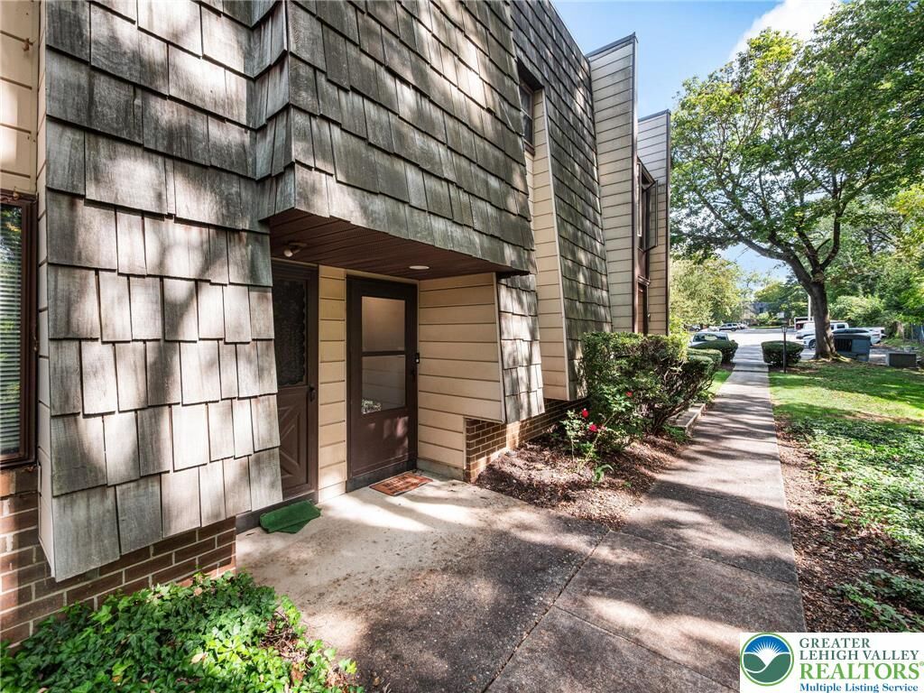 Property Photo: 1015 Village Round 106 PA 18106