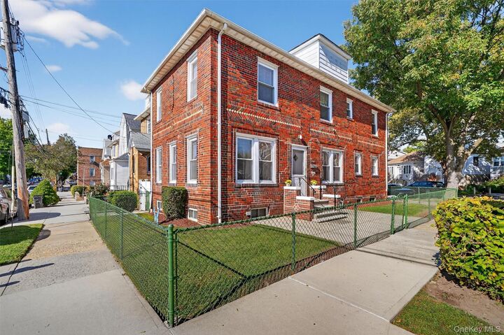 Property Photo:  1451 Cornell Place  NY 10461 