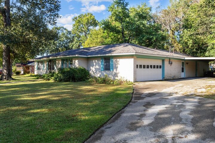 Property Photo:  301 Cunningham Drive  TX 75901 