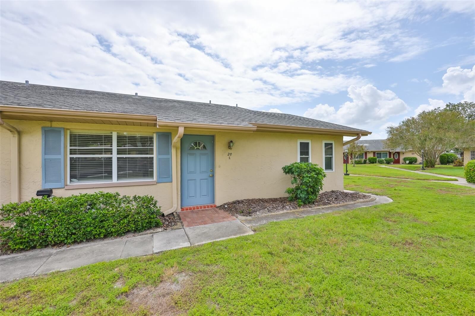 Property Photo:  1908 Canterbury Lane 20  FL 33573 