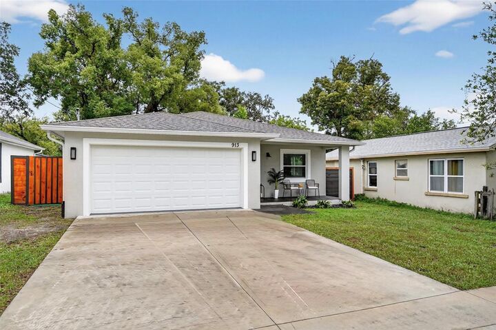 Property Photo: 913 E Eskimo Avenue FL 33604