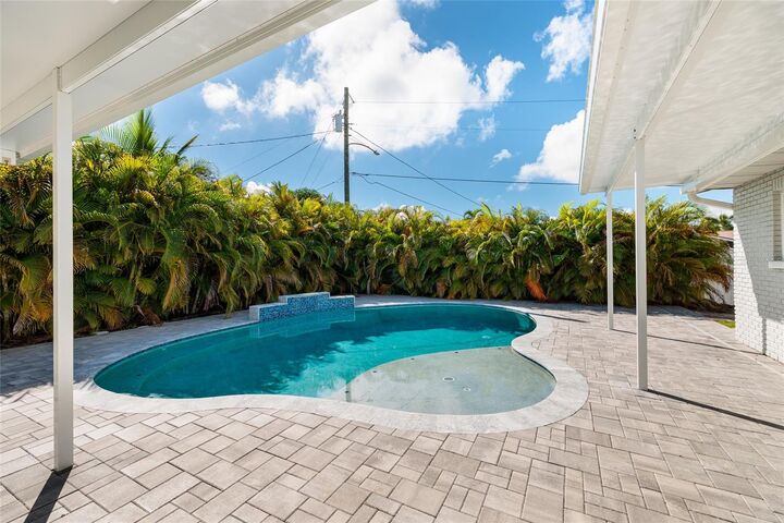 Property Photo: 8801 Sunlit Cove Drive NE FL 33702