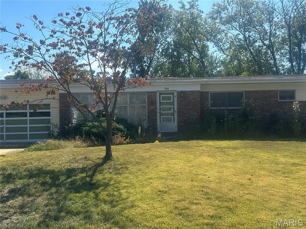 Property Photo: 800 Braxton Court MO 63132