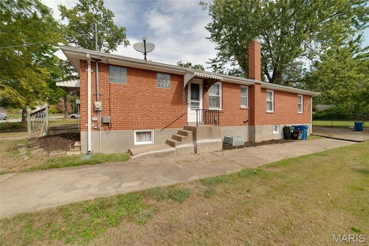 Property Photo: 12-14 N Maple Avenue MO 63135
