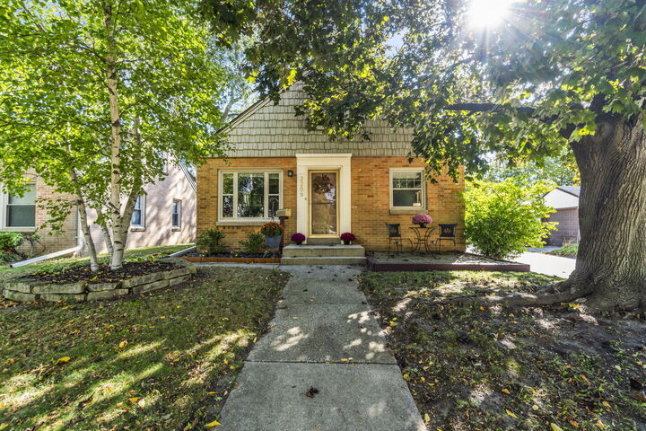 2209 W Kendall Ave  Glendale WI 53209 photo