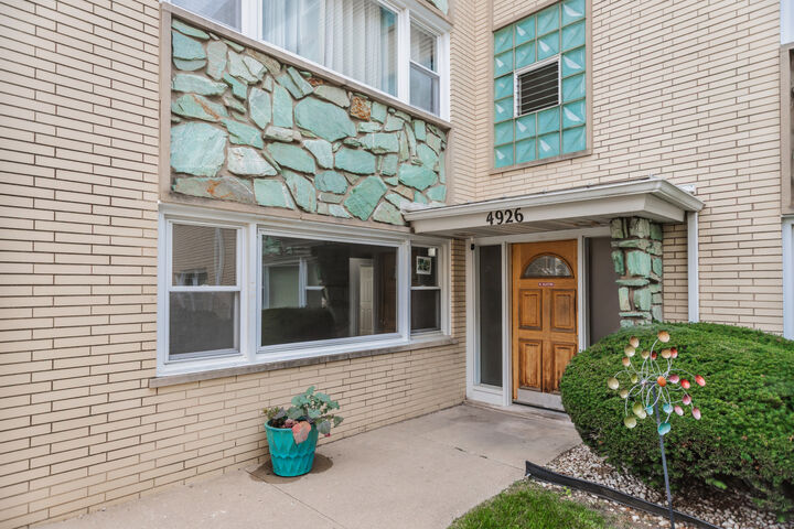 Property Photo:  4926 N Lester Avenue 1W  IL 60630 