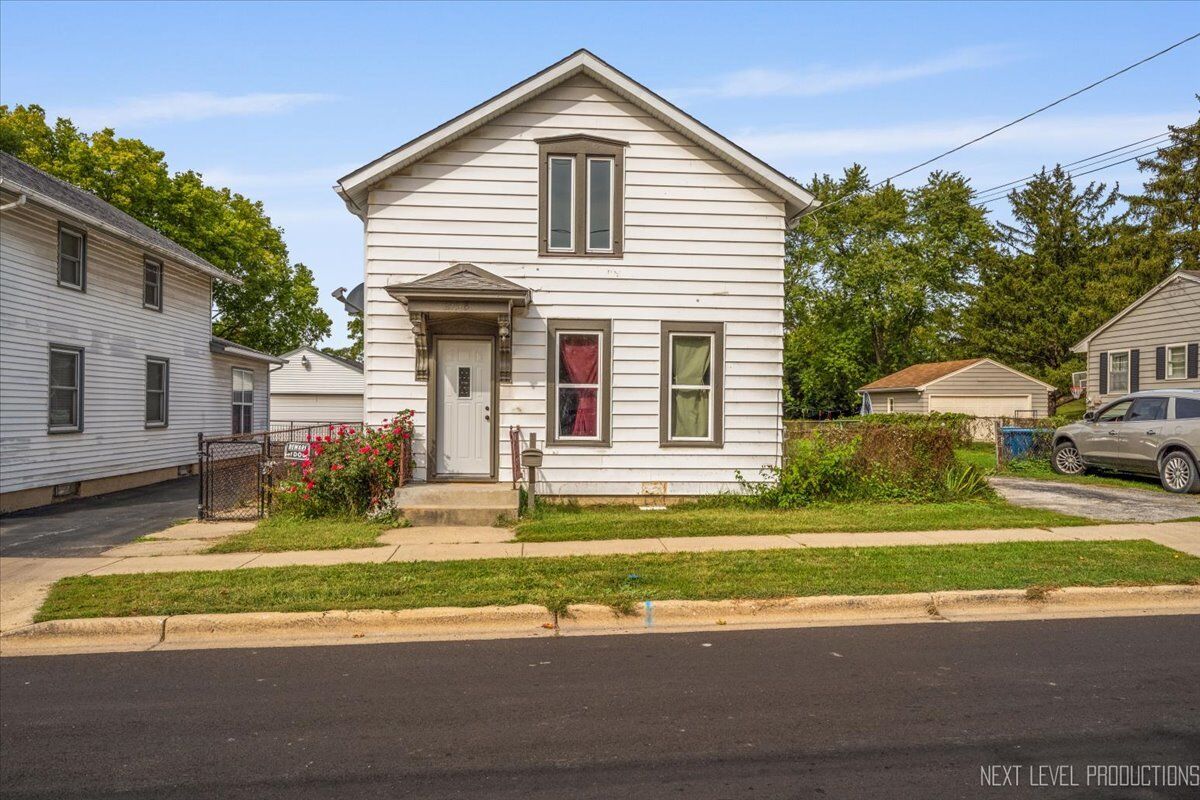 Property Photo: 218 Forest Avenue IL 60505