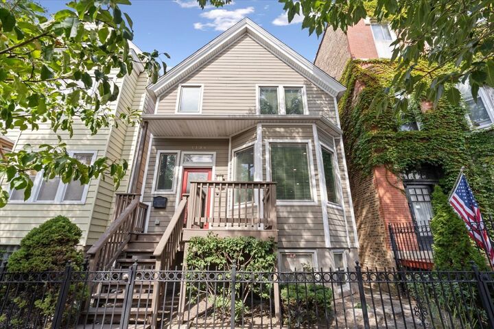 1134 W Addison Street  Chicago IL 60613 photo