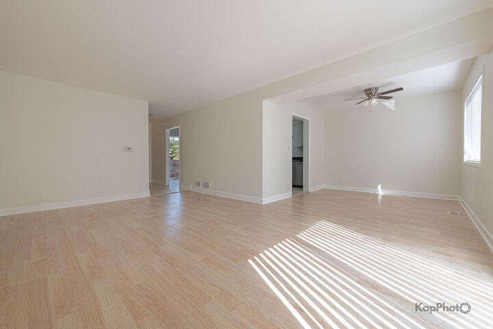 Property Photo: 713 Mariner Point IL 60194