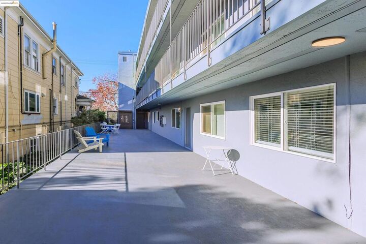 Property Photo:  2537 Ellsworth St  CA 94704