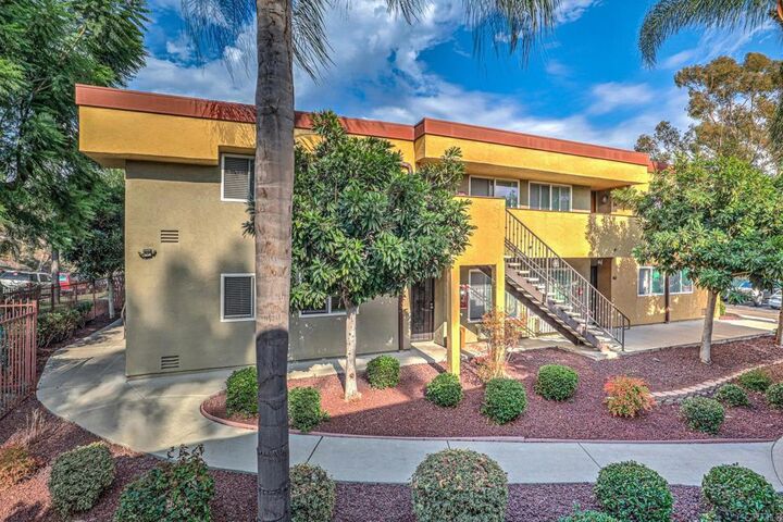 Property Photo:  1825 Bayview Heights Drive 97  CA 92105 