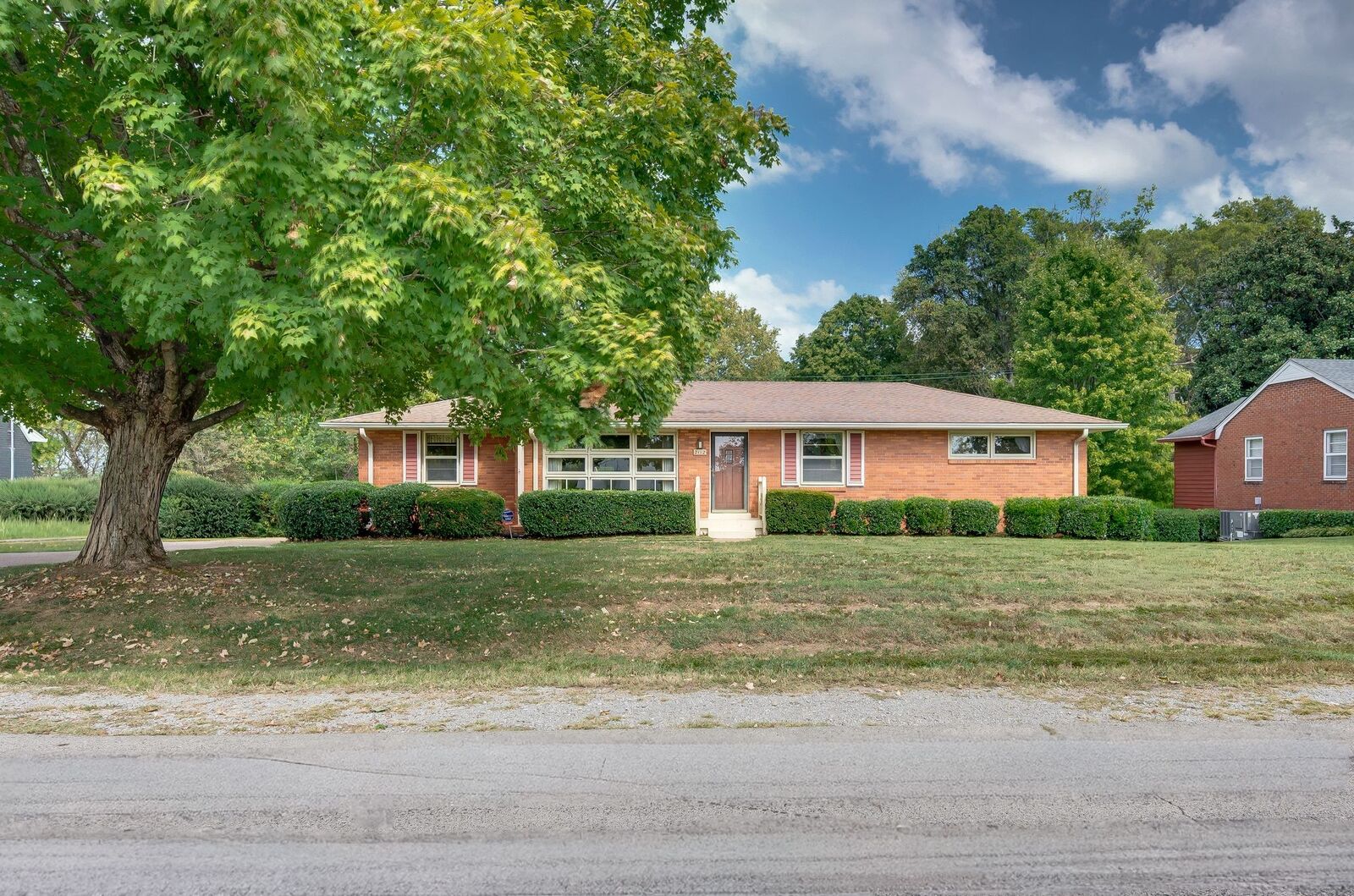 Property Photo: 2112 June Dr TN 37214