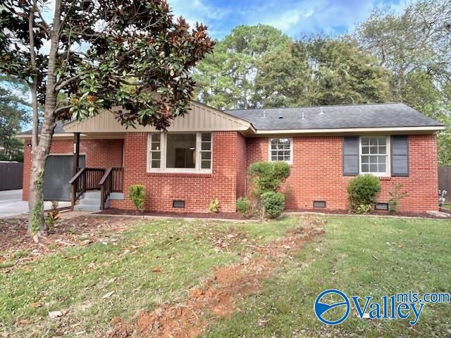 Property Photo:  318 Graycroft Drive  AL 35802 