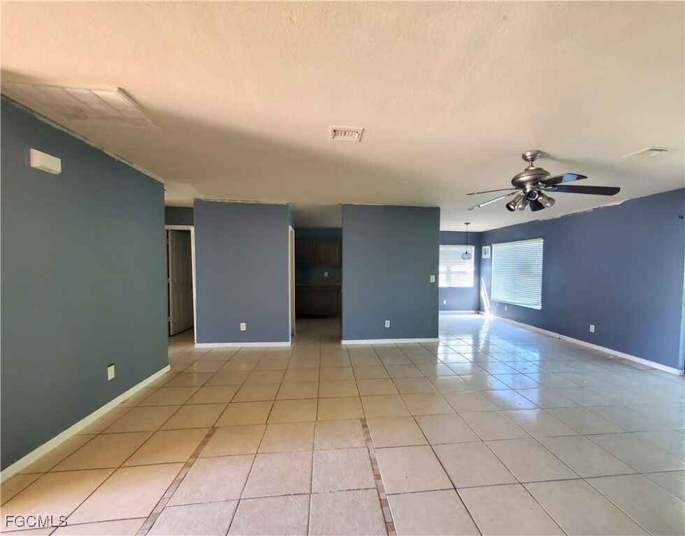 Property Photo:  913 Sara Avenue N  FL 33971 