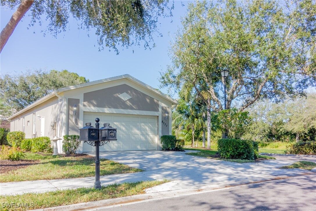 Property Photo: 8771 Ibis Cove Circle FL 34119