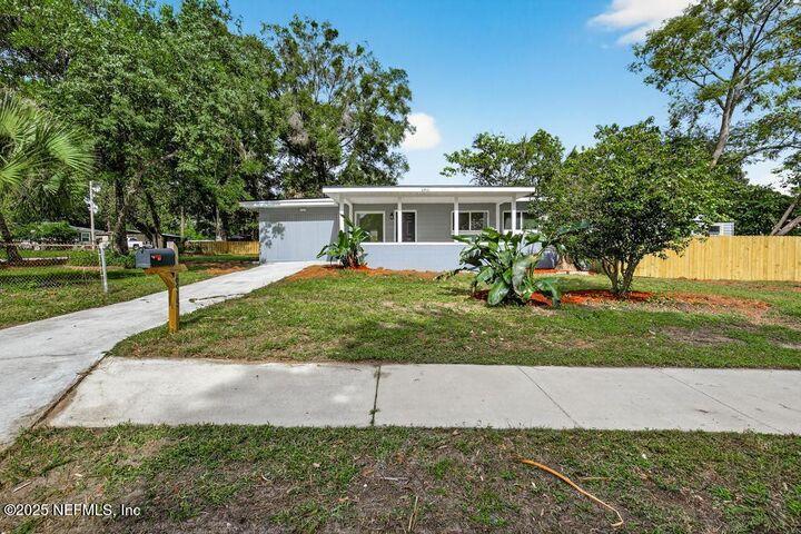 Property Photo: 6915 Brandemere Road S FL 32211