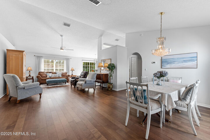 Property Photo: 13042 Viburnum Drive N FL 32246