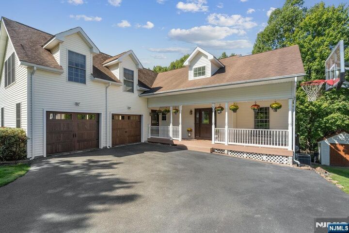 5 Skyler Court  Jefferson Township NJ 07438 photo