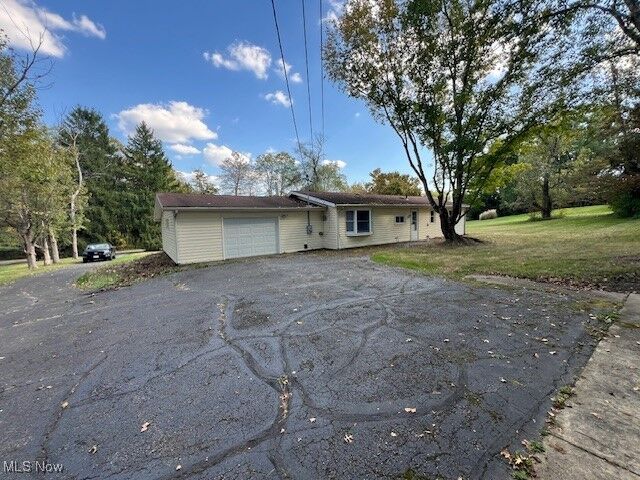 Property Photo:  18832 Maplewood Lane  OH 44023