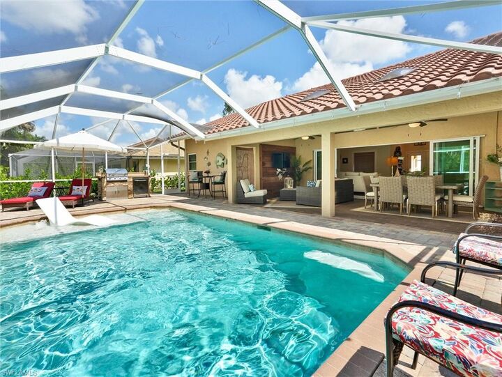 Property Photo: 421 Countryside Dr FL 34104