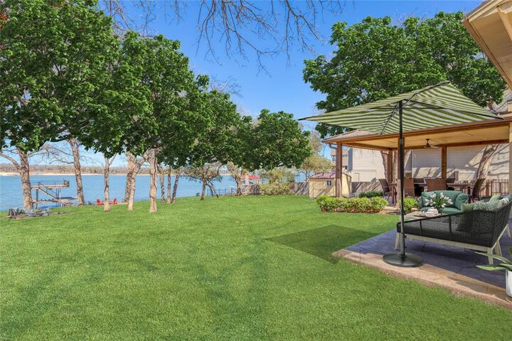 Property Photo:  400 Driftwood Court  TX 76020 