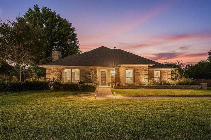 Property Photo: 902 Mission Drive TX 76092