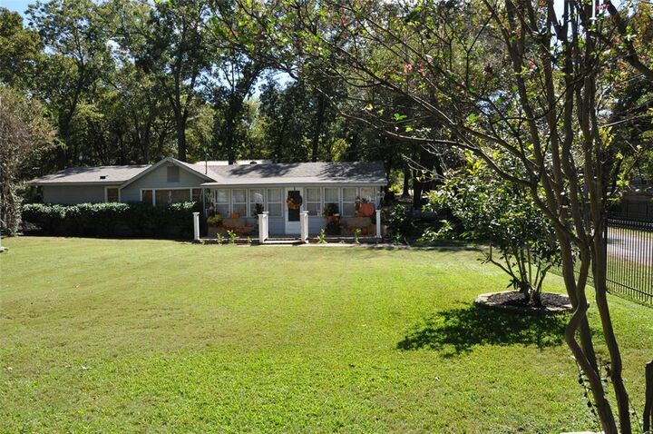 Property Photo: 9939 Shoreline Drive TX 75169