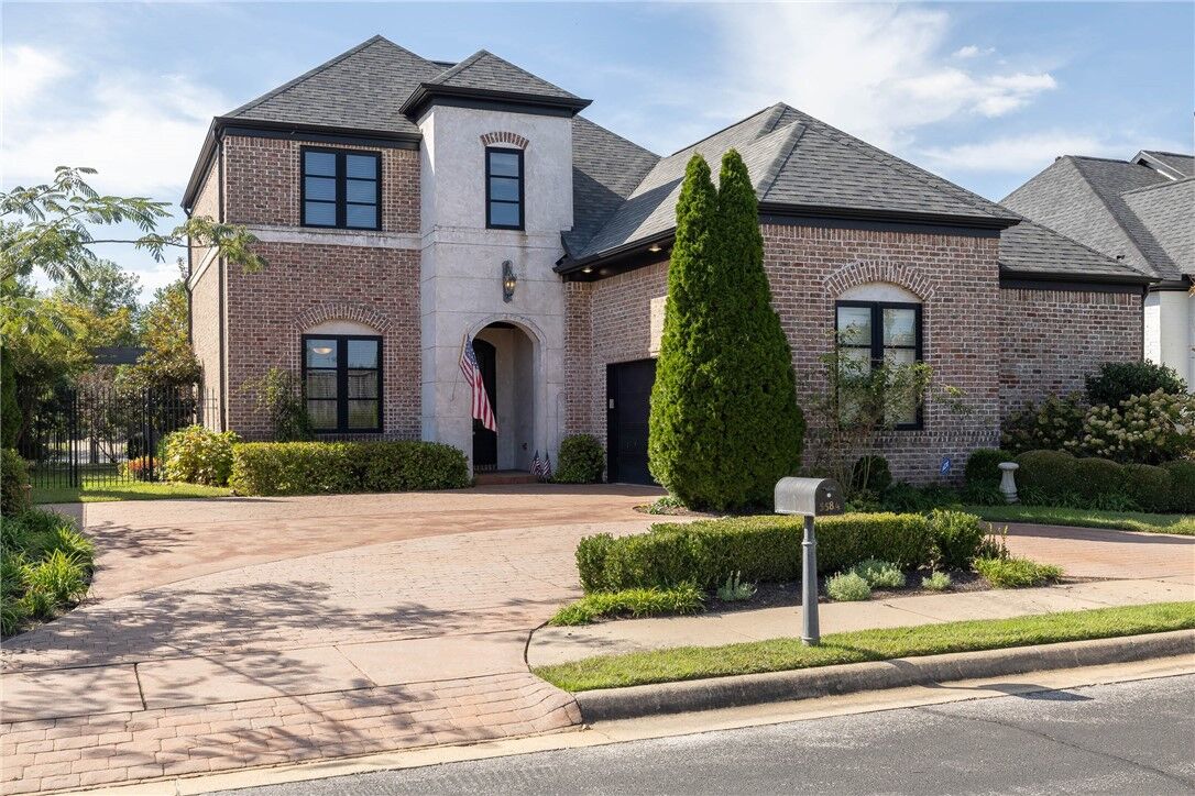 Property Photo: 5584 Cordell Drive AR 72704