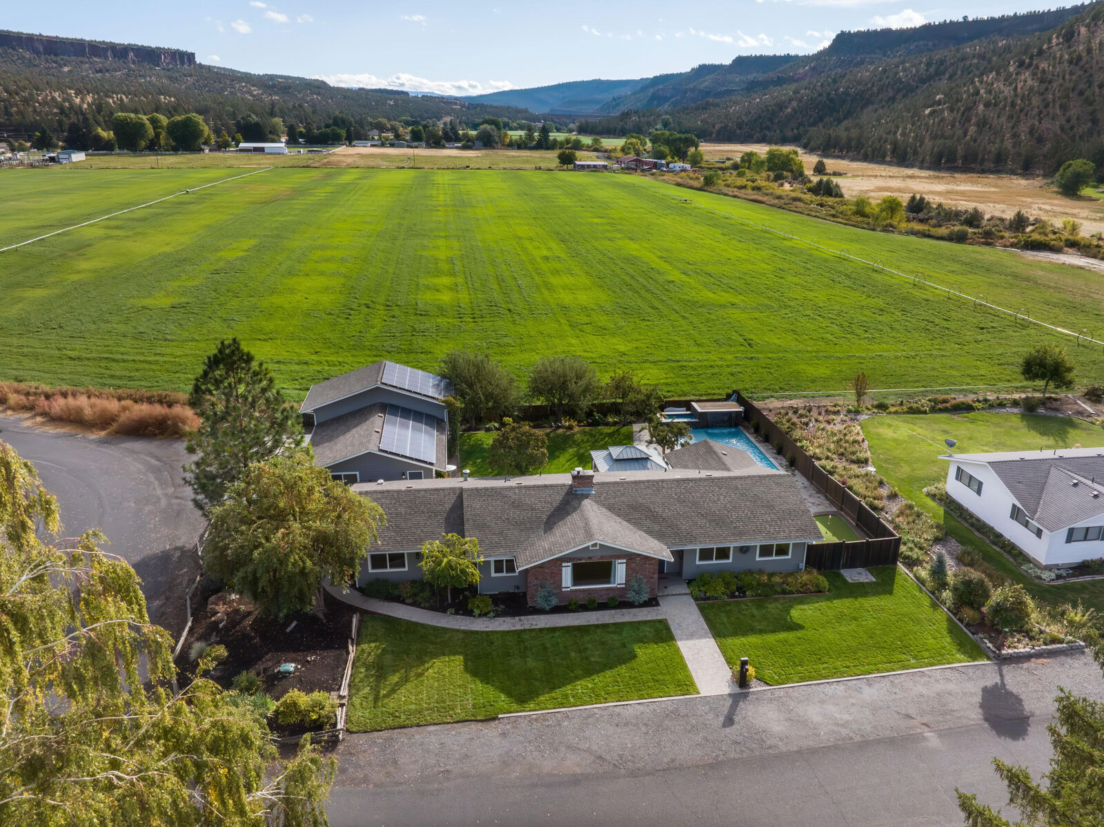 Property Photo: 198 NE Marmot Lane OR 97754