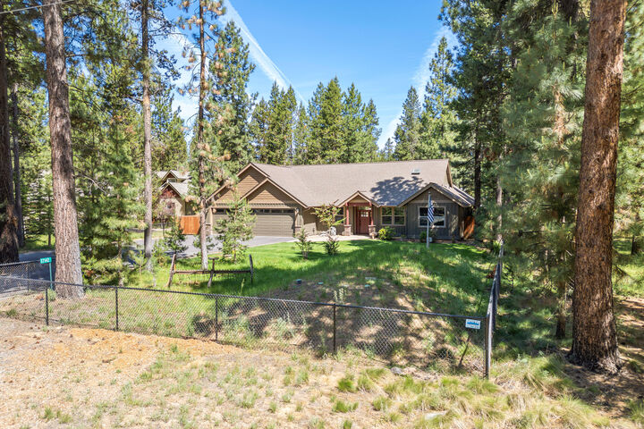 Property Photo: 17142 Norwalk Road OR 97707