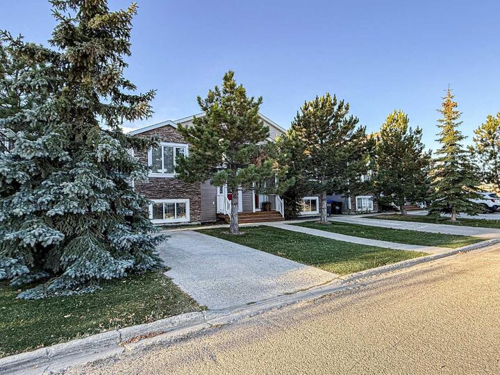 Photo de la propriété: 4833 52 Street 201 AB T4H 1G2