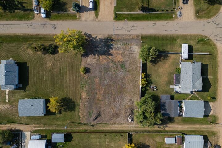 Property Photo: 1013 Robert Street AB T0B 3P0