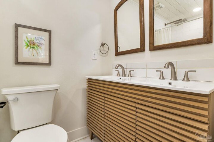 Property Photo:  816 Pickens Ave  FL 32503 