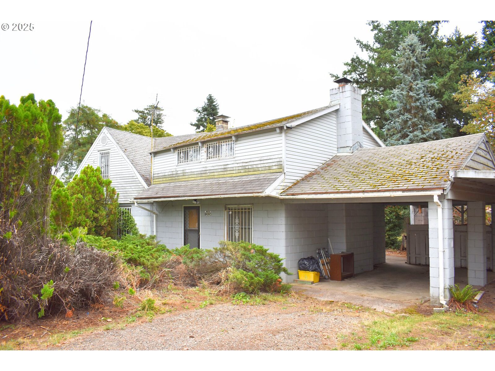 Property Photo:  12624 SE Powell Blvd  OR 97236 