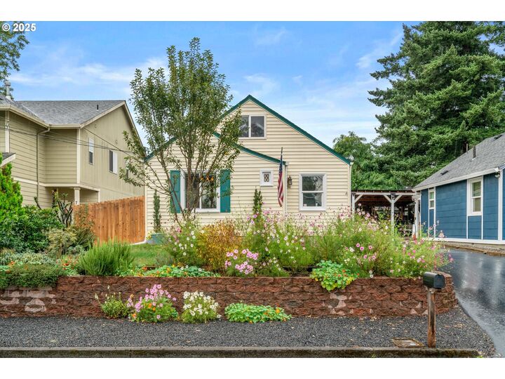 Property Photo: 741 SE Tampa St WA 98607