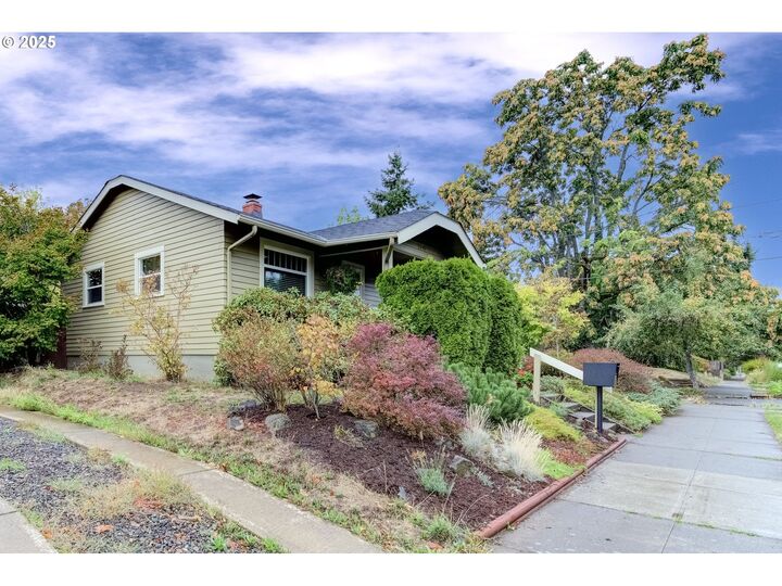 Property Photo:  3255 NE 73rd Ave  OR 97213 