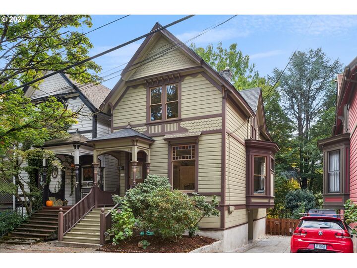 Property Photo:  1916 SW Madison St  OR 97205 