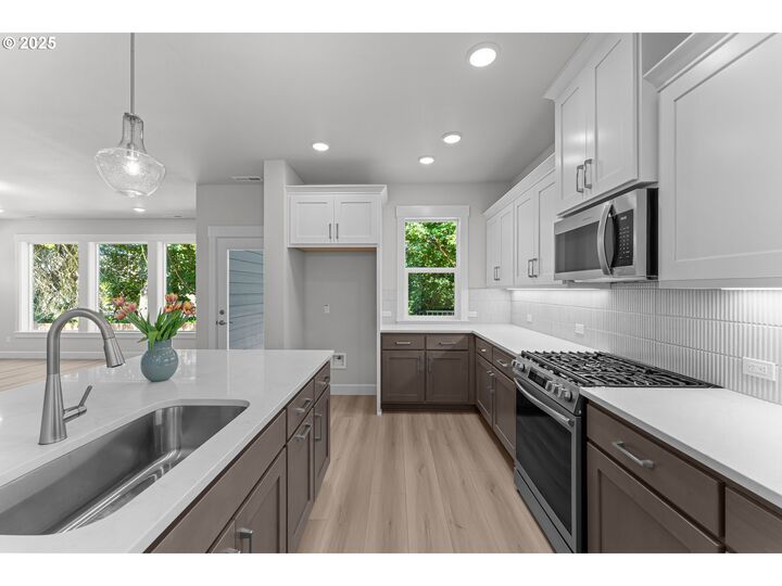 Property Photo:  16401 SW Cambridge Ln  OR 97224 