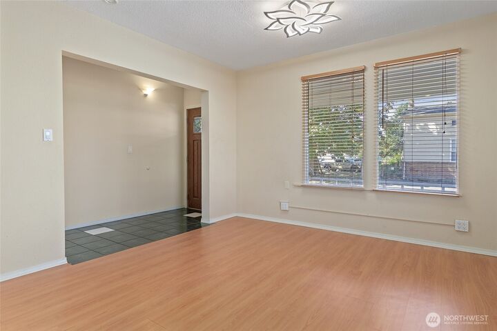 Property Photo: 410 2nd Ave S WA 98032